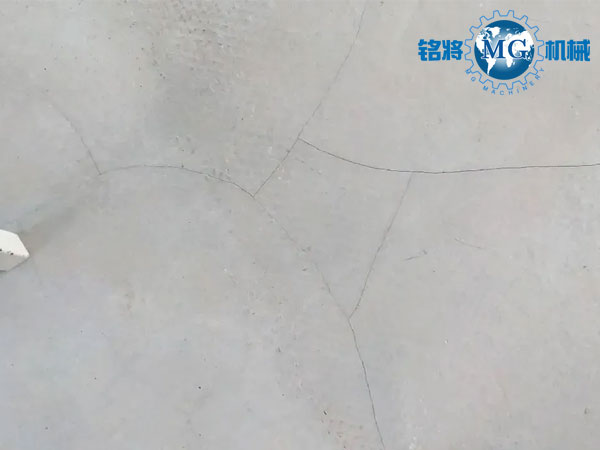 都說石膏基自流平抗開裂，可為啥到處開裂？